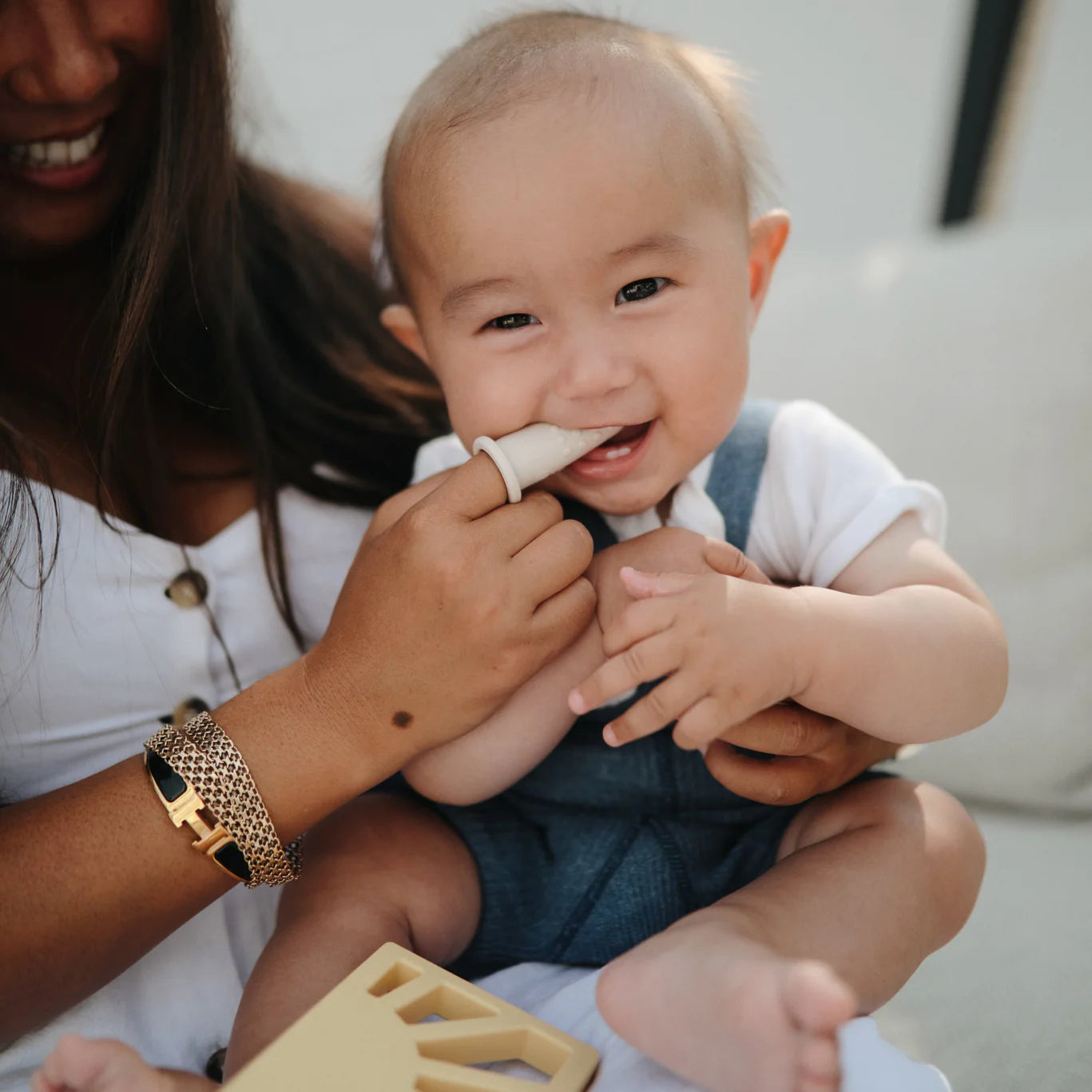 Mushie Finger Toothbrush - Clay/Shifting Sand